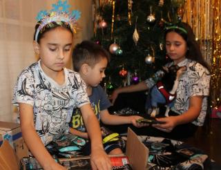 Школьники из башкирского городка Ишимбай под Новый год решили стать волшебниками для бездомных собак